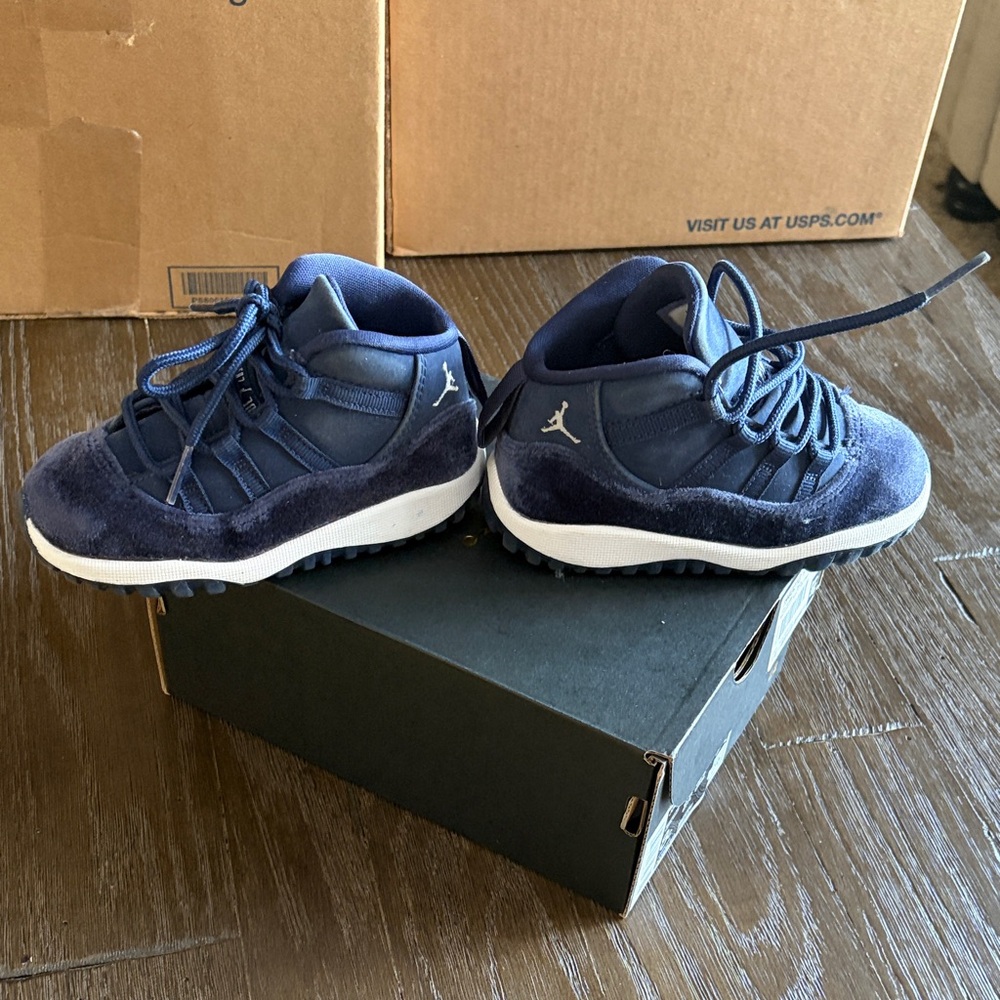 Jordan 11 Retro (TD) Sneakers - Midnight Navy/ Metallic Silver - White Trim EUC